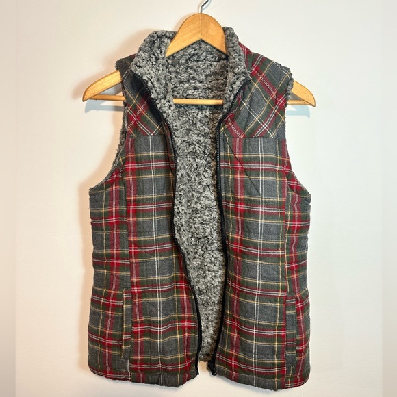 Maurice’s - Women’s Reversible Plaid and Sherpa Vest - Size Small - Picture 5 of 8